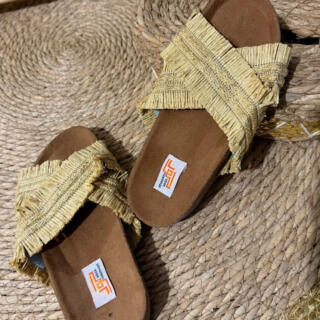 Beige cross slipper